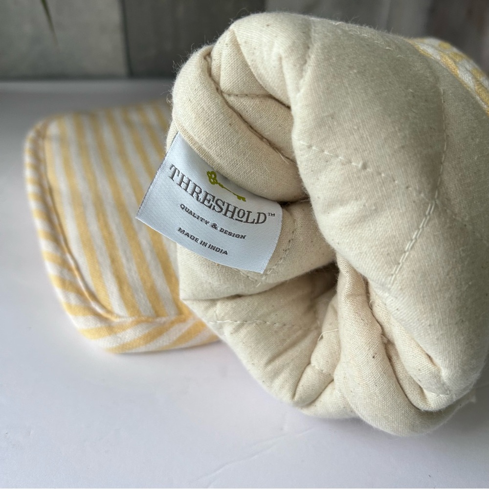 🌴Threshold White and Yellow Striped Oven Mitt & Pot Holder Duo - Cotton (NWOT) - Picture 6 of 7